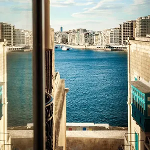 19 4*, Valletta Malta